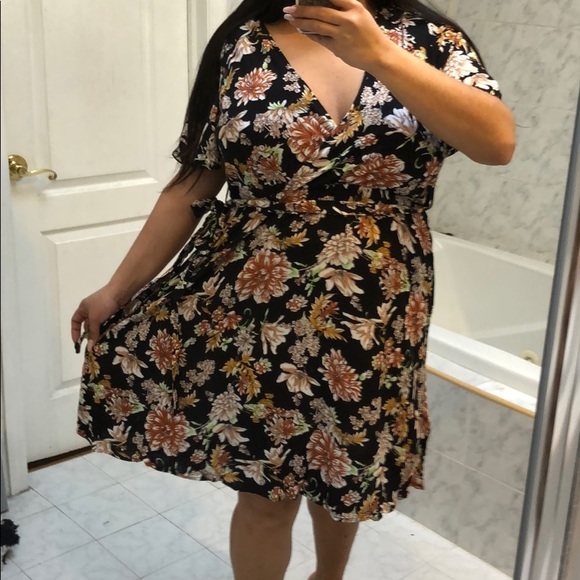 BLACK & FLORAL PRINT DRESS - Picture 4 of 6